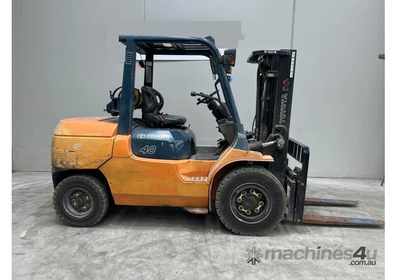 caption Toyota Forklift 4T Container Mast (Unit#:U886)