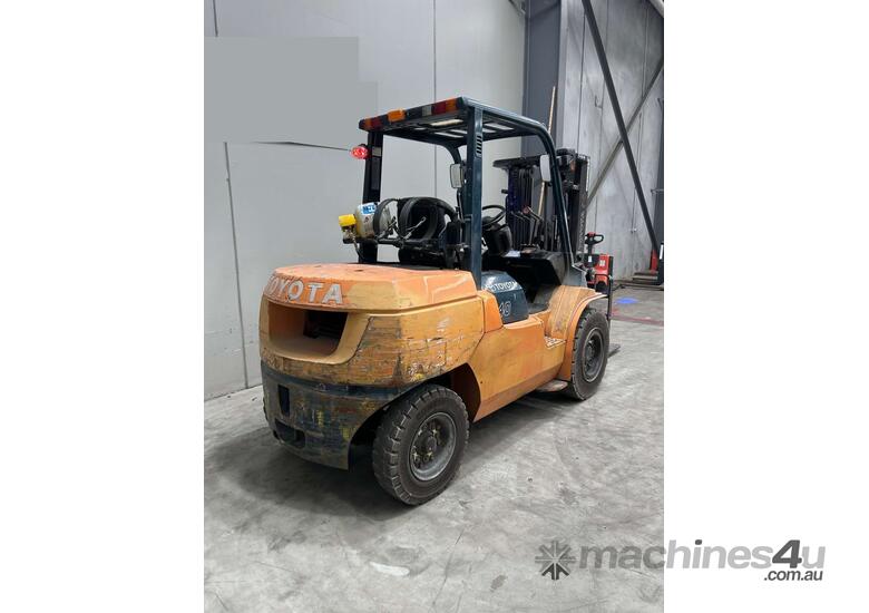 caption Toyota Forklift 4T Container Mast (Unit#:U886)