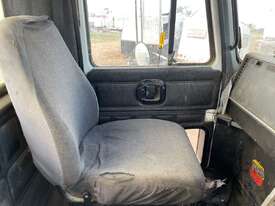 2002 Mack CHR688RST Cab Chassis - picture0' - Click to enlarge