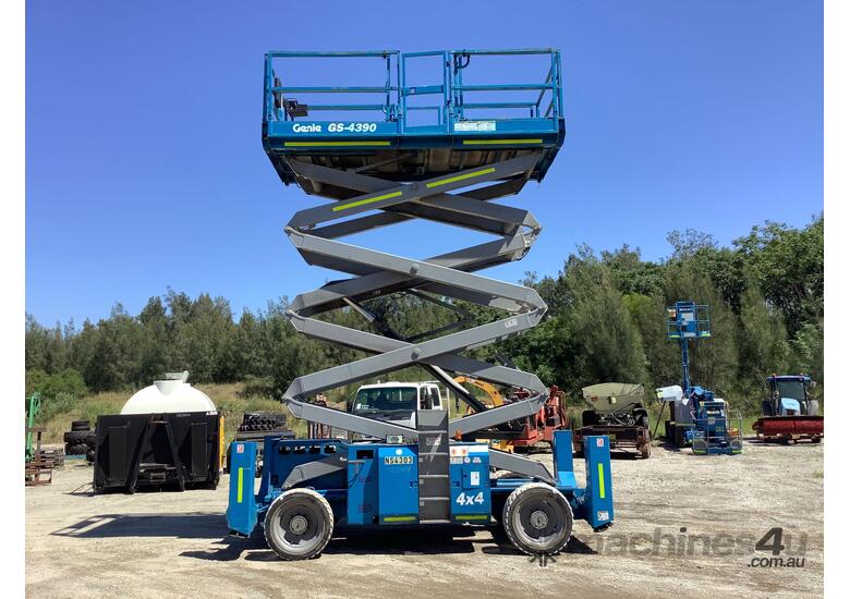 caption 2006 Genie GS-4390 Scissor Lift