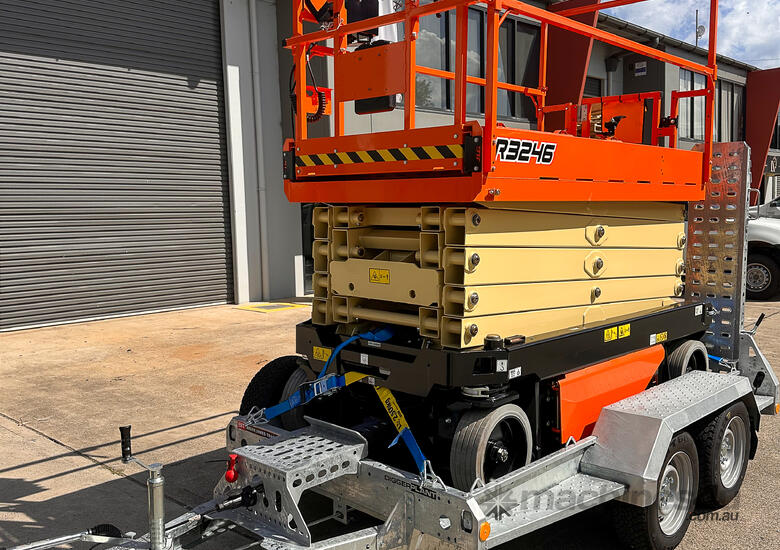 2025 JLG 32ft Electric Scissor Lift Trailer Package image 2