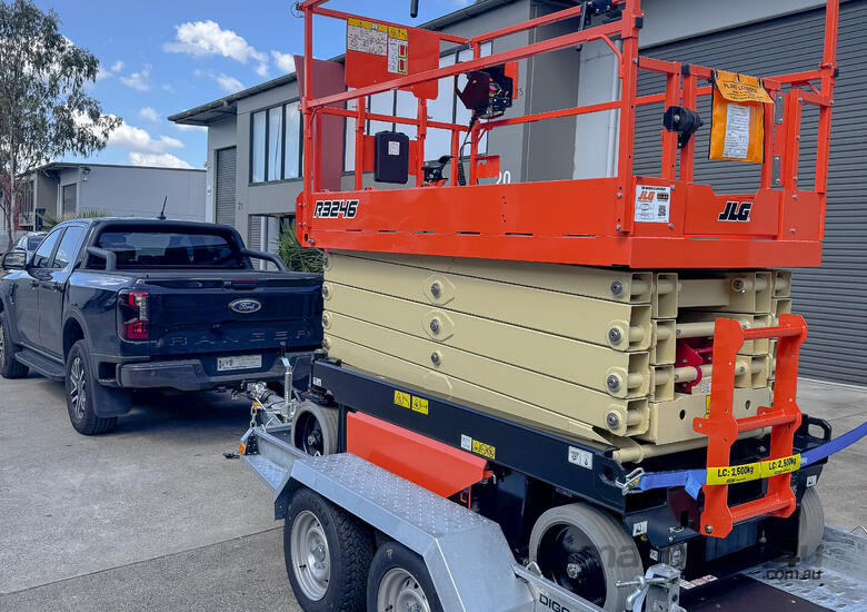 2025 JLG 32ft Electric Scissor Lift Trailer Package image 4