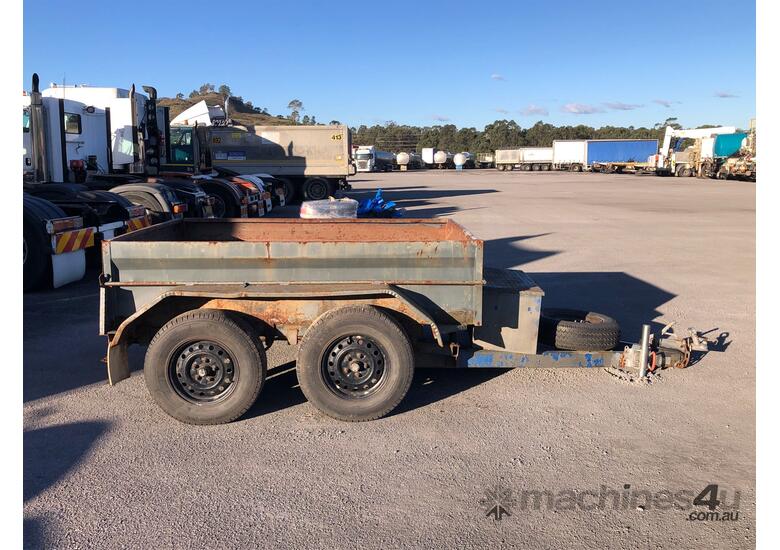 caption 2009 Quality Trailers Dual Axle Box Trailer