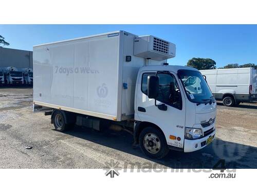 caption Hino 300 Series