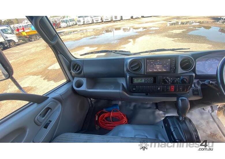 caption Hino 300 Series
