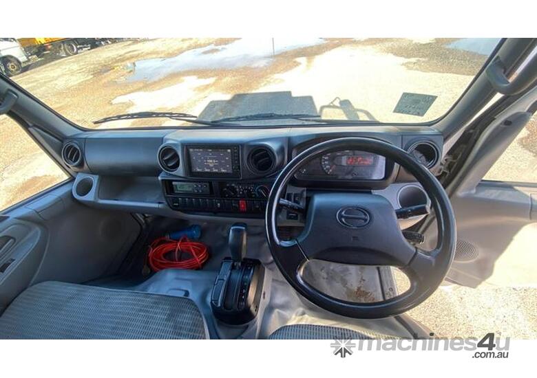 caption Hino 300 Series