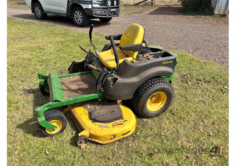 caption John Deere Z445 Zero Turn Mower