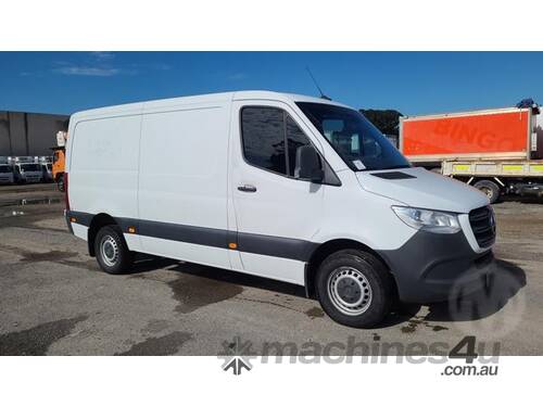 caption Mercedes-Benz Sprinter