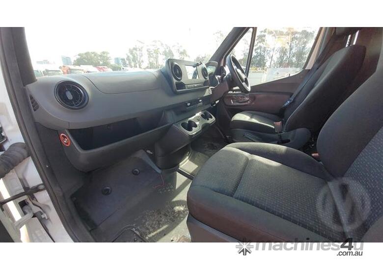 caption Mercedes-Benz Sprinter