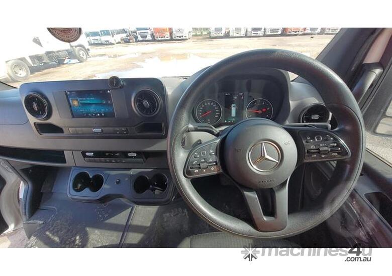 caption Mercedes-Benz Sprinter