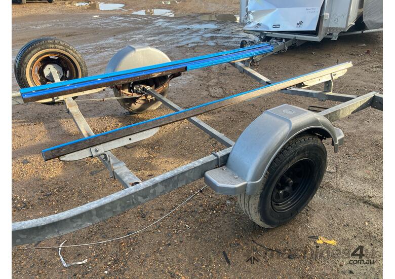 caption 2006 Karavan Single Axle Boat Trailer