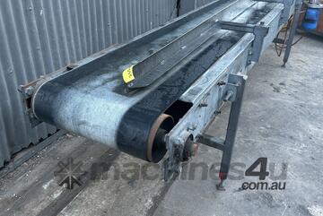 3.8m Motorised 1.8kW powered 478mm wide rubber belt conveyor guide fence adjustable height