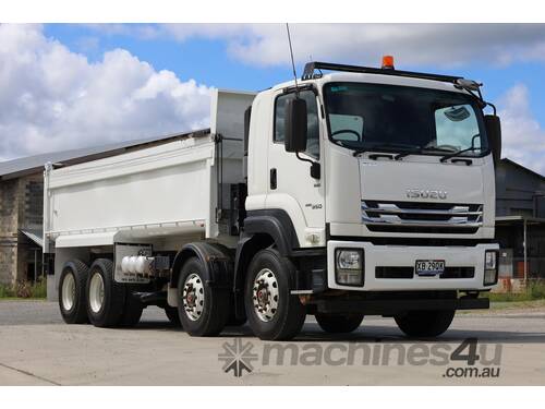 caption 2018 Isuzu F Series FYH300-350