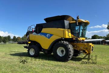 2011 new Holland cr 9080 Iveco cursor + 2013 macdon front plus trailer