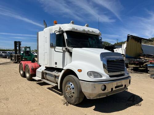 caption 2007 Freightliner Columbia CL112 6x4 Sleeper Cab Prime Mover