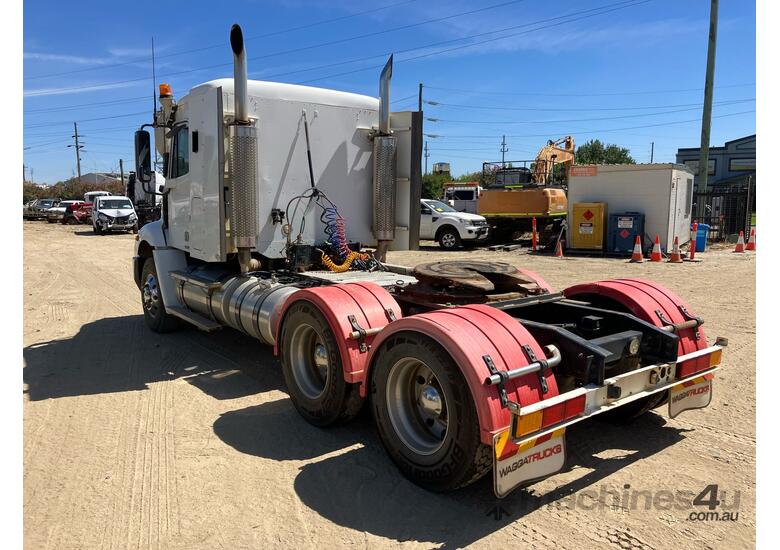 caption 2007 Freightliner Columbia CL112 6x4 Sleeper Cab Prime Mover