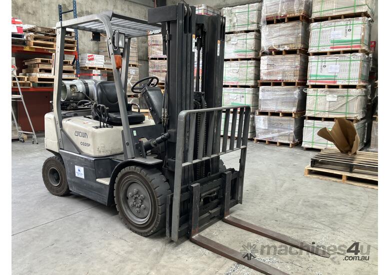 caption Crown Counterbalance Forklift 2005