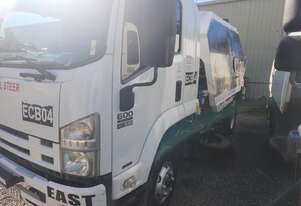 2010 Isuzu Schwarze A5500 Road Sweeper