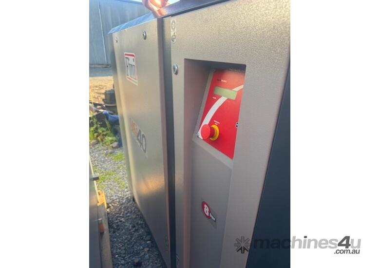caption Fini MCi40 Screw Compressor