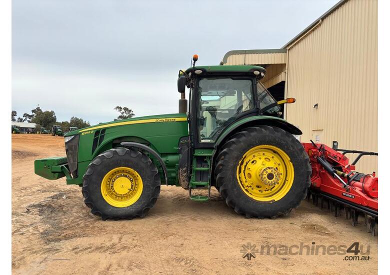 caption John Deere 8295R