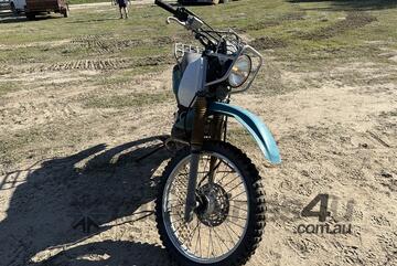 Suzuki   200 MOTORBIKE