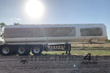 Marshall 45,000L Fuel Tanker Tri-Axle, Dual Fuel Pump, On Airbag Trailer Marshall 45,000L Fuel Tanker Tri-Axle, Dual Fuel Pump, On Airbag Trailer