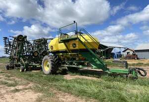 John Deere   1835 Air Hoe Drill