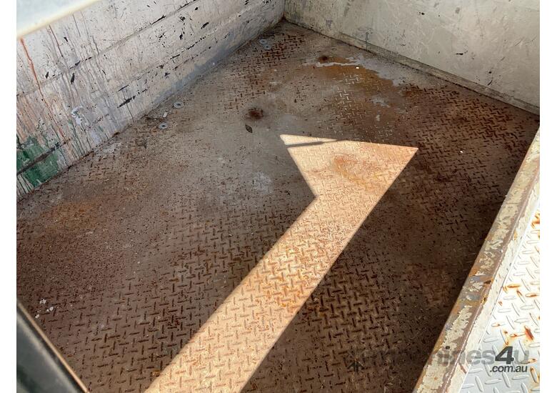 2009 Austrailers Manufacturing 6x4 Single Axle Enclosed Trailer