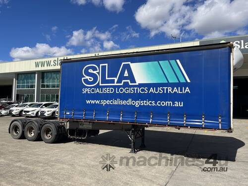 1997 Australian Farm Machinery Tri-Axle Curtainsider A Trailer