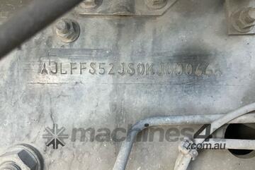 2005 Mitsubishi Fuso FS500 Cab Chassis Day Cab