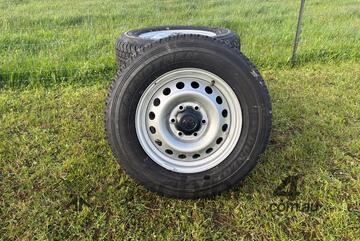 Toyota SR Hilux Tires and rims