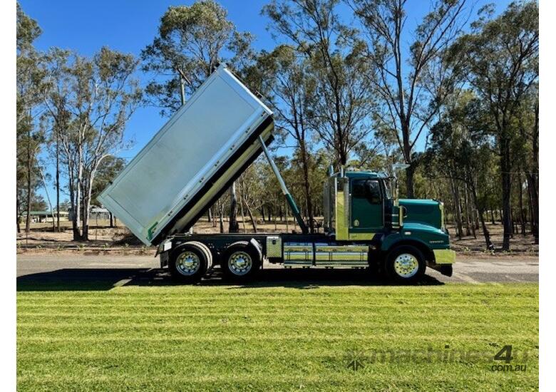 2007 Kenworth T404ST tipper, Cat C15, 18sp, dual X locks, aluminium body