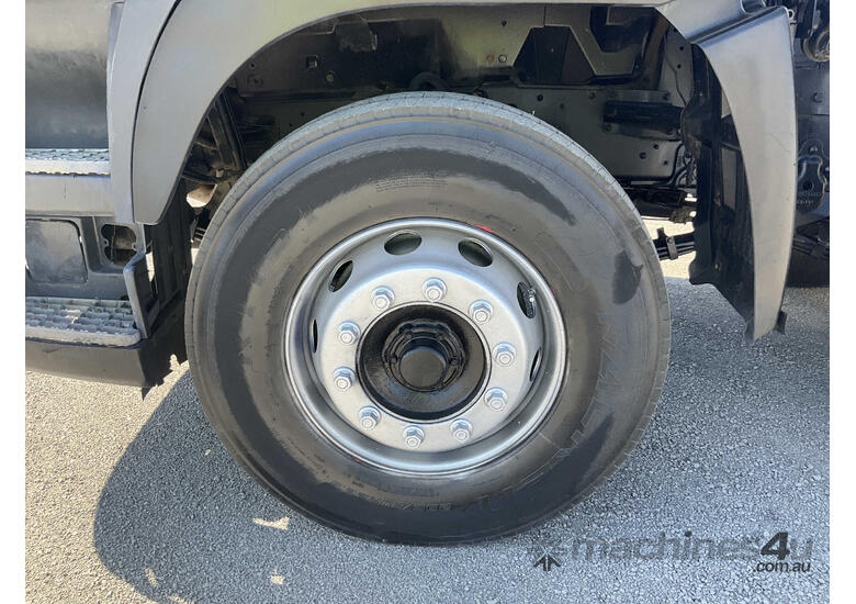 2007 Hino FY 700 Tipper