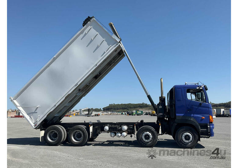 2007 Hino FY 700 Tipper