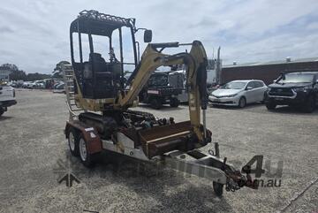 2015 Caterpillar 301.4C w/Trailer