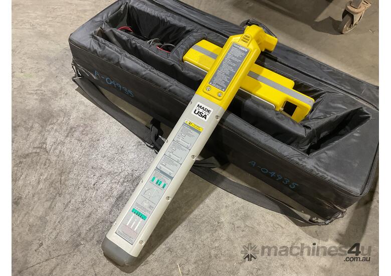 *UNRESERVED* RYCOM Instruments 8879 Professional-Grade Underground Cable & Pipe Locator System