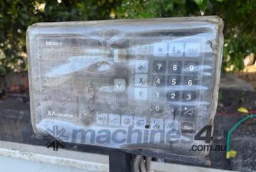 L.A. Centre Lathe Mitutoyo DRO