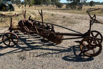 ANTIQUE ''Sunshine'' disc plough
