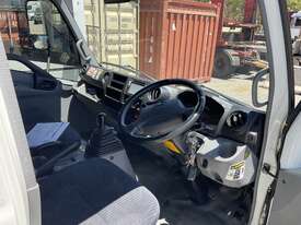 2017 Hino 917   4x2 Pantech - picture2' - Click to enlarge