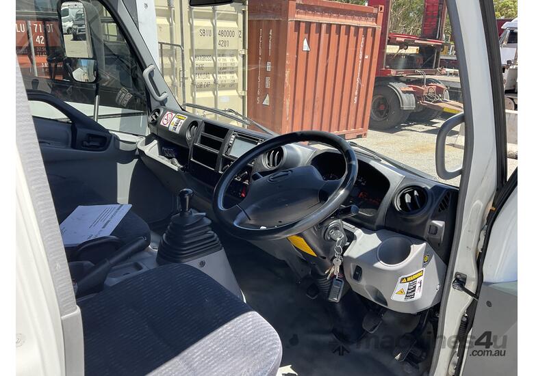 2017 Hino 917   4x2 Pantech