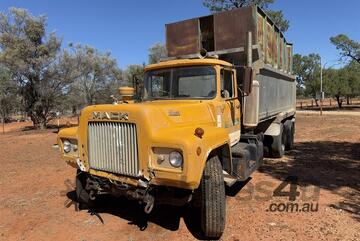 1975 MACK R685RST TIPPER TRUCK