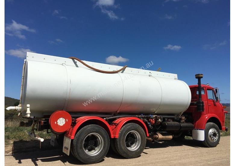 caption COMMER 1968 RESTORED WORKING WATER 6V53 BOGIE