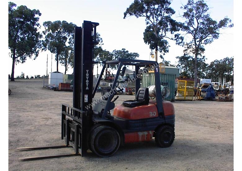 caption Toyota forklift 02-6FG30