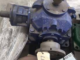 Enclosed Gear Drive BEVEL UNIT Gear Industries - picture0' - Click to enlarge