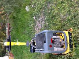 Wacker4045Y DPU Plate compactor - picture0' - Click to enlarge