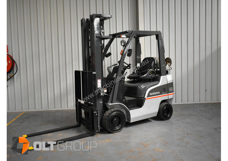 caption Nissan P1F1A18DU Forklift 1.8 ton LPG fork 5500mm Lift Height 3 Stage Mast