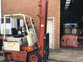 Electric Forklift 4 wheel  - picture0' - Click to enlarge