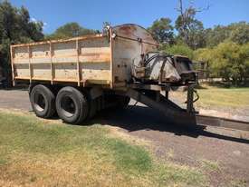 95 Aeromax Tipper, Pig and Bobcat - picture2' - Click to enlarge