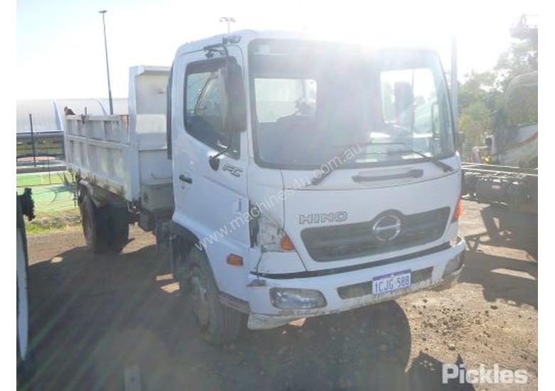 caption 2006 Hino FC4J