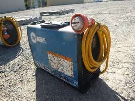 MILLER ELECTRIC MAXSTAR 200DX Welder - picture0' - Click to enlarge